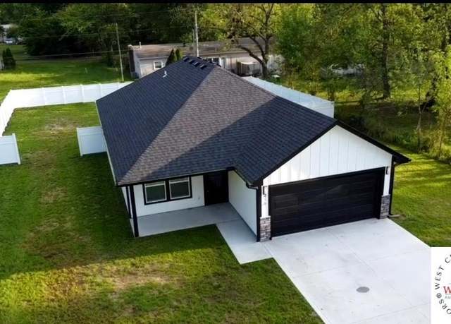 Property at 416 E 26th St, Sedalia, MO 65301, 3 beds, 2 baths