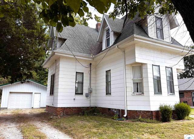 Property at 902 N 2nd St, Clinton, MO 64735, 2 beds, 1 bath