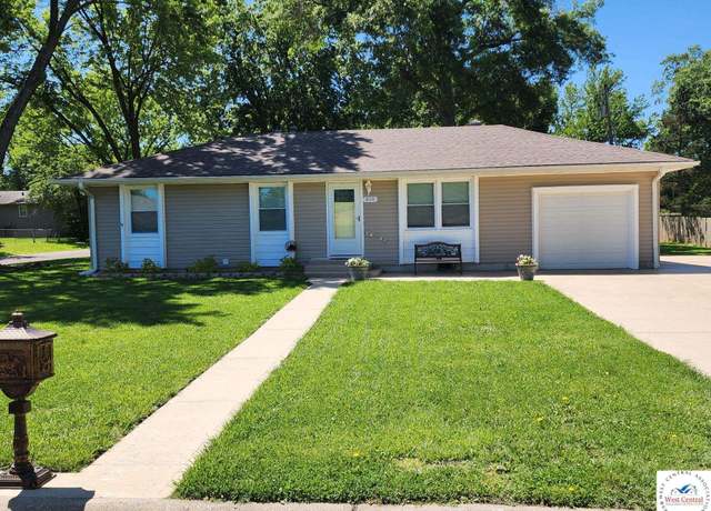 Property at 810 E Cedar St, Clinton, MO 64735, 2 beds, 2 baths