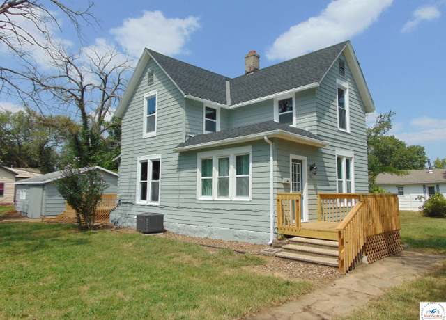 Property at 311 N Water St, Clinton, MO 64735, 3 beds, 2.5 baths