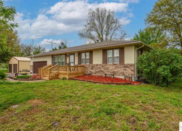 Property at 27378 Prairie Rd, Sedalia, MO 65301, 3 beds, 2 baths