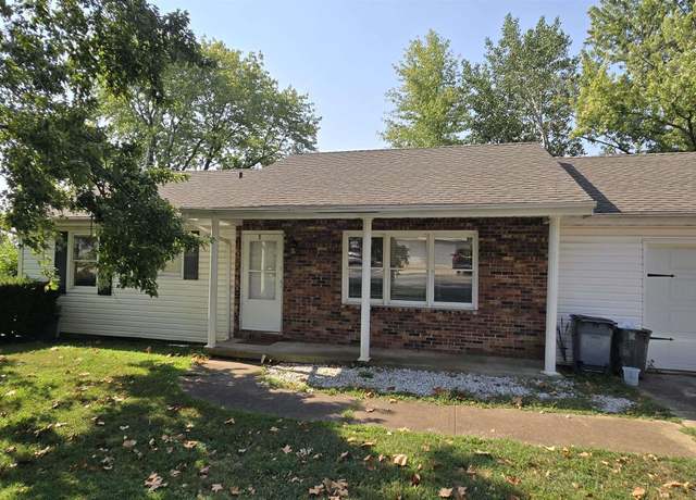 Property at 811 Circle Dr, Warsaw, MO 65355, 3 beds, 2 baths