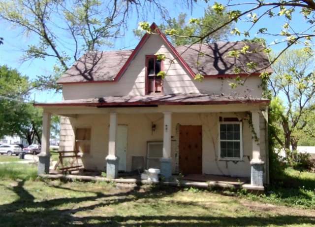 Property at 207 S Olive St, Calhoun, MO 65323, 3 beds, 1 bath