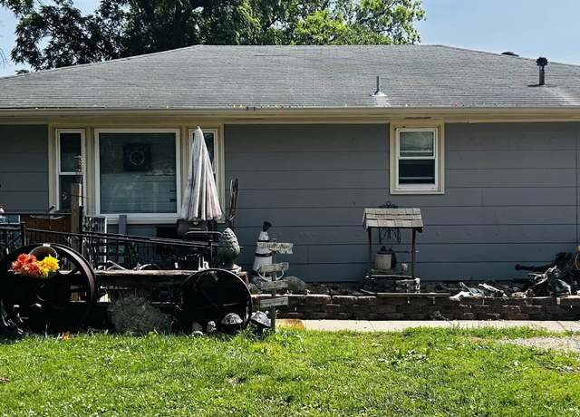 Property at 106 W Fairview St, Clinton, MO 64735, 3 beds, 2 baths