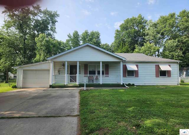 Property at 1608 Country Blvd, Sedalia, MO 65301, 3 beds, 1 bath