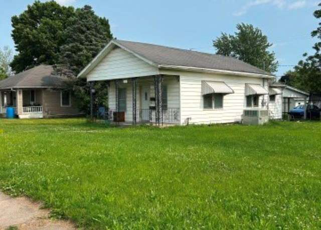 Property at 2304 E Broadway Ave, Sedalia, MO 65301, 2 beds, 1 bath