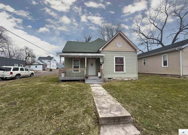 Property at 1101 S Osage Ave, Sedalia, MO 65301, 2 beds, 1 bath