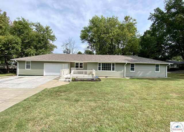Property at 1209 E Franklin St, Clinton, MO 64735, 4 beds, 2 baths