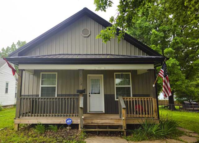 Property at 1012 E 7th St, Sedalia, MO 65301, 3 beds, 1.5 baths
