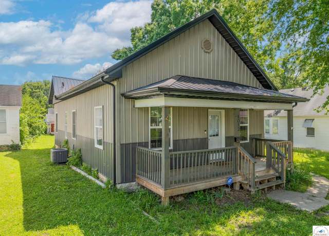 Property at 1012 E 7th St, Sedalia, MO 65301, 3 beds, 1.5 baths