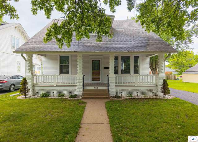 Property at 612 S Park Ave, Sedalia, MO 65301, 4 beds, 2 baths
