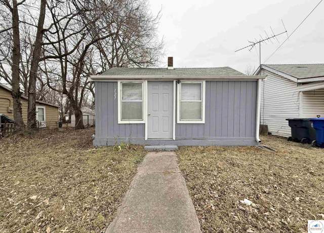 Property at 127 E Saline St, Sedalia, MO 65301, 2 beds, 1 bath