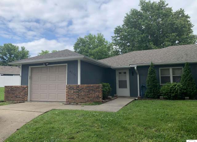 Property at 4006 South Cir, Sedalia, MO 65301, 2 beds, 1.5 baths