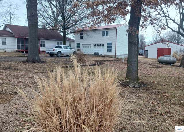 Property at 4102 E 32nd St, Sedalia, MO 65301, 3 beds, 2 baths