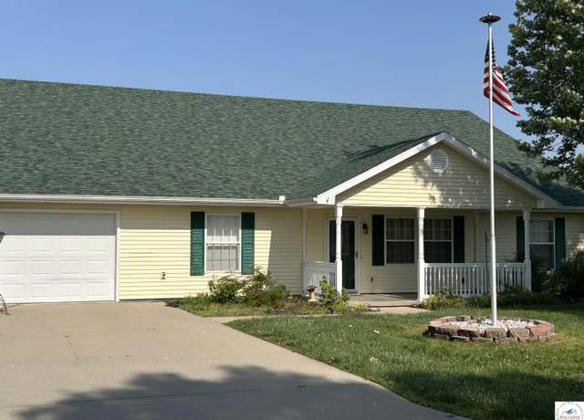 Property at 2705 Station Ave, Sedalia, MO 65301, 3 beds, 2 baths