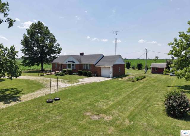 Property at 1125 Maplewood North Rd, Sedalia, MO 65301, 3 beds, 1.5 baths