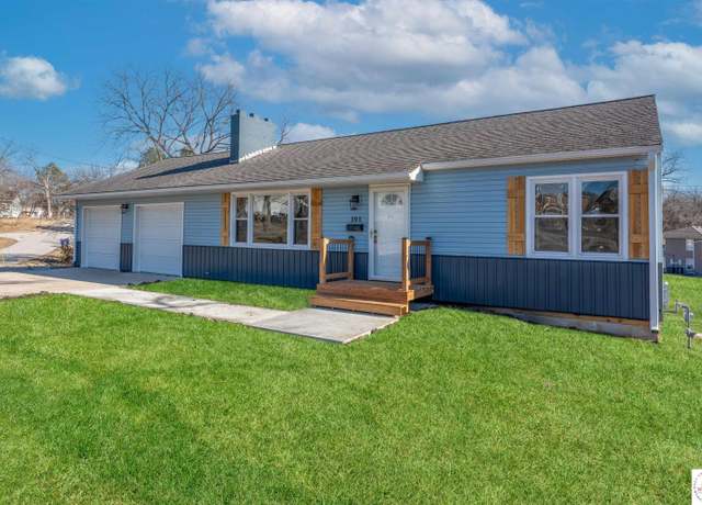 Property at 101 E Mckissock St, Knob Noster, MO 65336, 3 beds, 2 baths