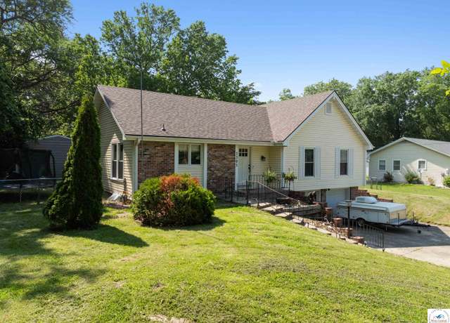 Property at 1305 S Eighth St, Clinton, MO 64735, 4 beds, 3 baths