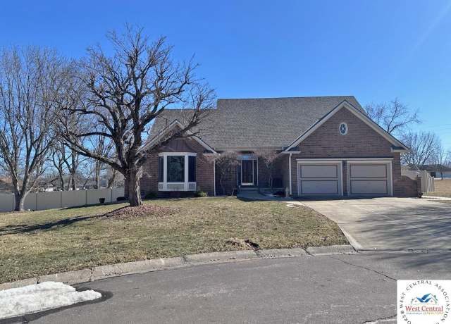 Property at 102 S Tracy Dr, Clinton, MO 64735, 3 beds, 4 baths
