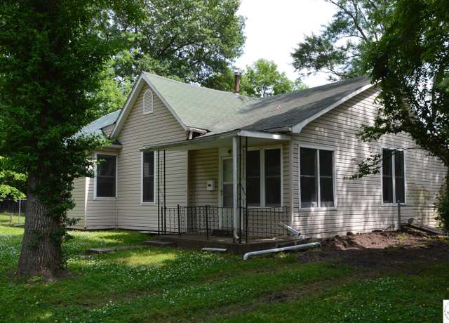 Property at 1901 S Osage Ave, Sedalia, MO 65301, 3 beds, 1.5 baths