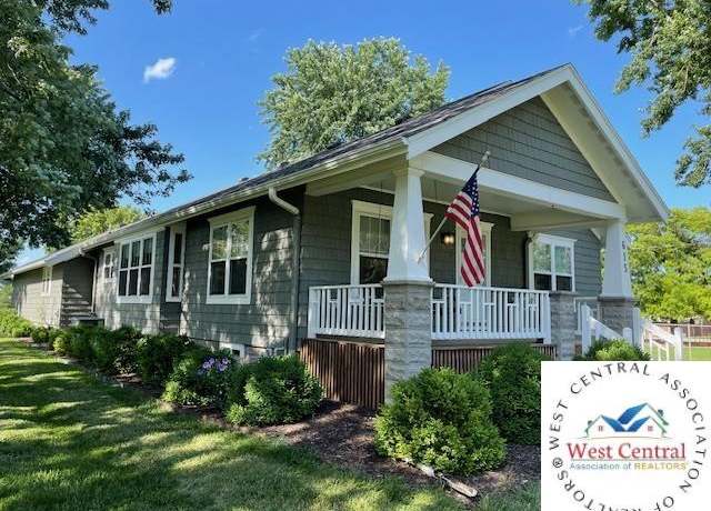 Property at 615 E Bodine Ave, Clinton, MO 64735, 2 beds, 3 baths