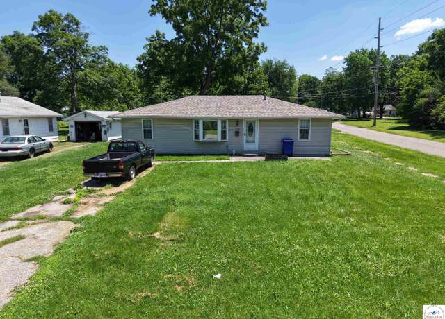 Property at 400 N Park Ave, Sedalia, MO 65301, 3 beds, 1 bath