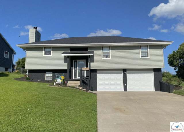 Property at 604 Angus Ln, Knob Noster, MO 65336, 4 beds, 3 baths