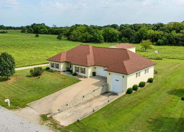 Property at 112 N Deercreek Dr, Clinton, MO 64735, 3 beds, 2.5 baths
