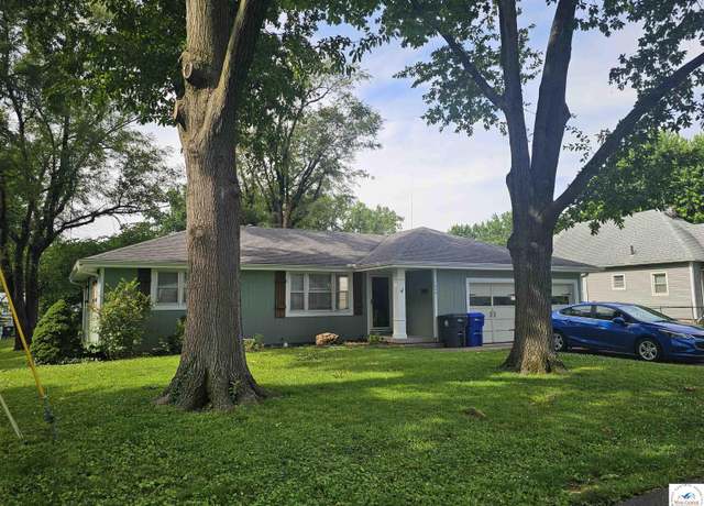 Property at 1604 E 11th St, Sedalia, MO 65301, 3 beds, 1.5 baths