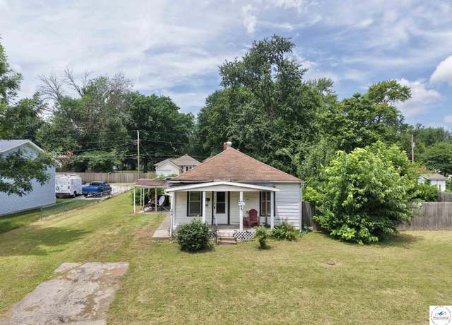 Property at 1314 S Park Ave, Sedalia, MO 65301, 2 beds, 1 bath