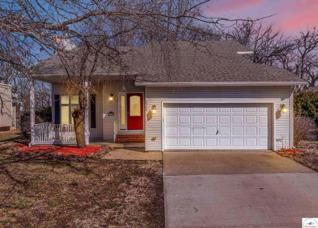 Property at 1700 E Timber Dr, Sedalia, MO 65301, 3 beds, 2.5 baths