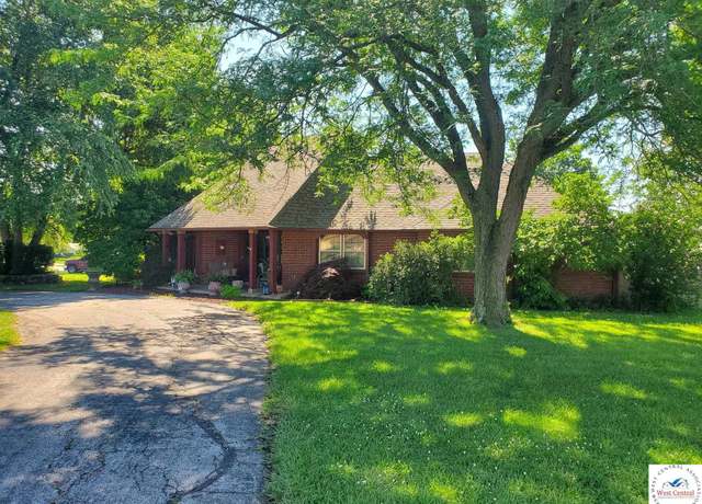 Property at 1900 E Arcadia Dr, Clinton, MO 64735, 5 beds, 3.5 baths