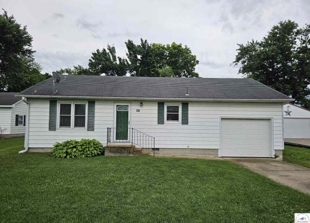 Property at 403 W Jefferson St, Cole Camp, MO 65325, 2 beds, 1 bath