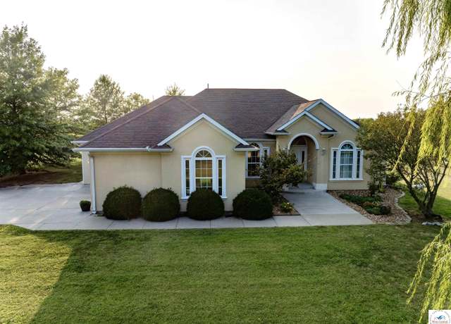 Property at 27771 Quisenberry Rd, Sedalia, MO 65301, 5 beds, 3 baths