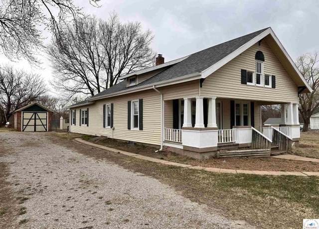 Property at 209 S 8th St, Deepwater, MO 64740, 3 beds, 1 bath