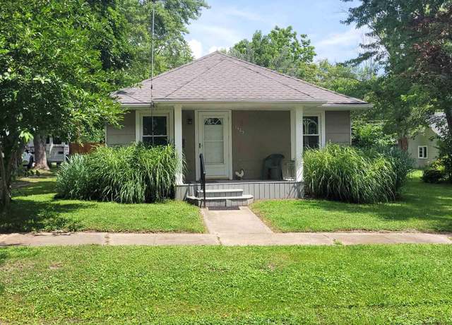 Property at 1403 E 10th St, Sedalia, MO 65301, 3 beds, 1 bath