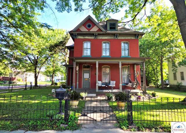 Property at 522 W 7th St, Sedalia, MO 65301, 4 beds, 2 baths