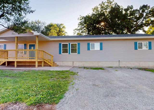 Property at 101 N Vermont St, Green Ridge, MO 65332, 4 beds, 3 baths