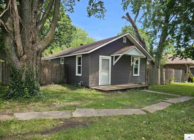 Property at 2001 E 9th St, Sedalia, MO 65301, 2 beds, 1 bath