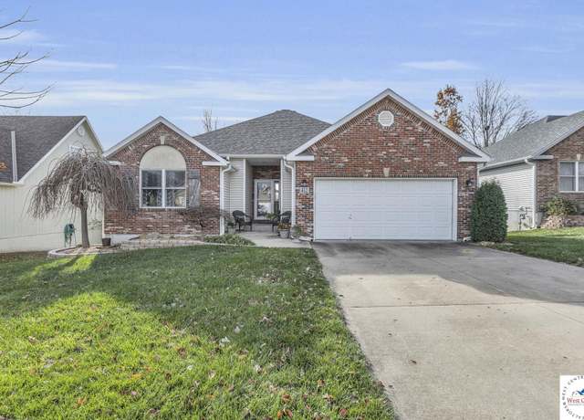 Property at 412 Hazelwood Dr, Warrensburg, MO 64093, 4 beds, 3 baths