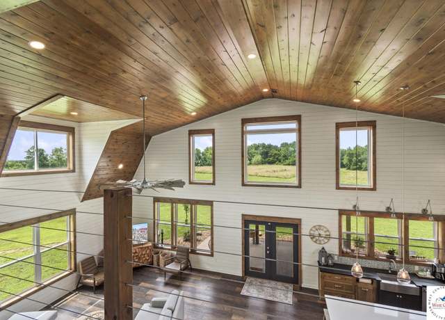 Property at 390 NE 101 Rd, Clinton, MO 64735, 4 beds, 3 baths
