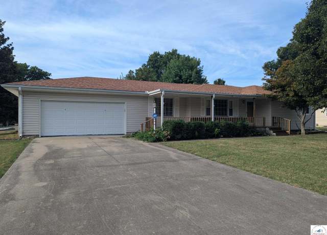 Property at 1602 E Franklin St, Clinton, MO 64735, 2 beds, 2 baths
