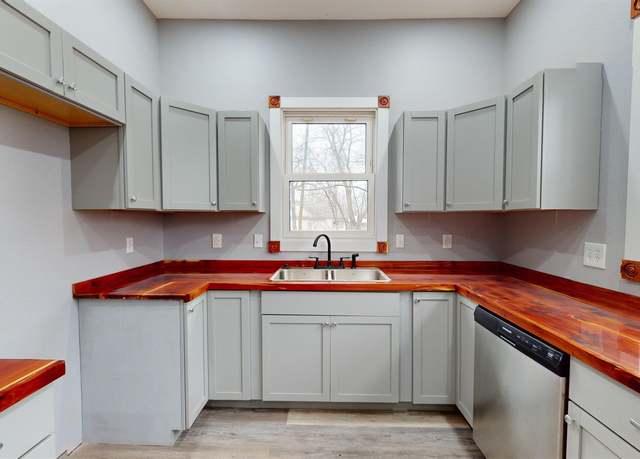 Property at 607 E Benton St, Windsor, MO 65360, 4 beds, 3 baths