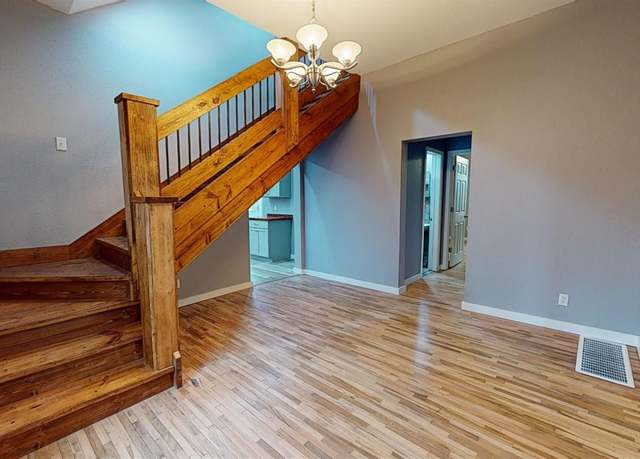 Property at 607 E Benton St, Windsor, MO 65360, 4 beds, 3 baths