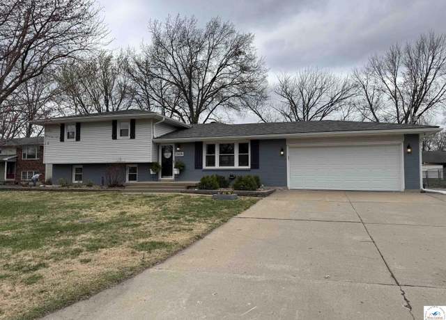 Property at 2608 Wing Ave, Sedalia, MO 65301, 4 beds, 3 baths