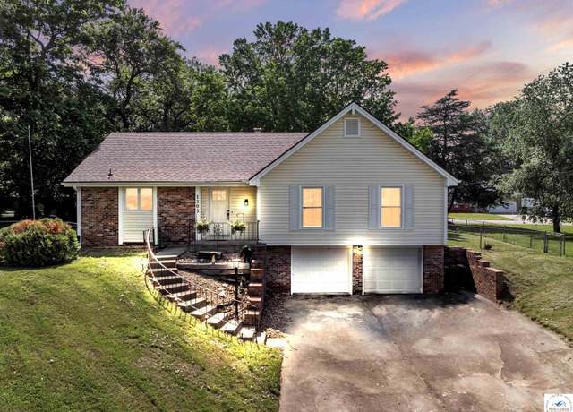 Property at 1305 S Eighth St, Clinton, MO 64735, 4 beds, 3 baths