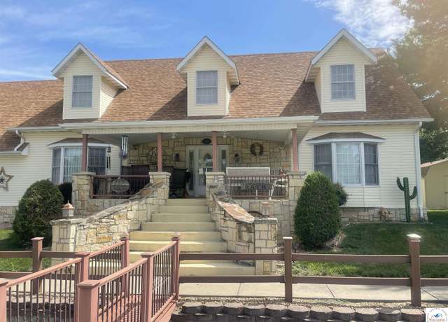 Property at 401 S Spring St, Cole Camp, MO 65325, 5 beds, 4 baths