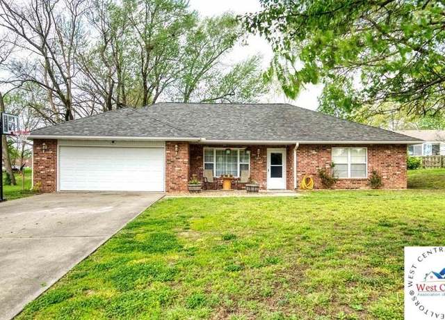 Property at 509 S 9th Ter, Clinton, MO 64735, 2 beds, 2 baths