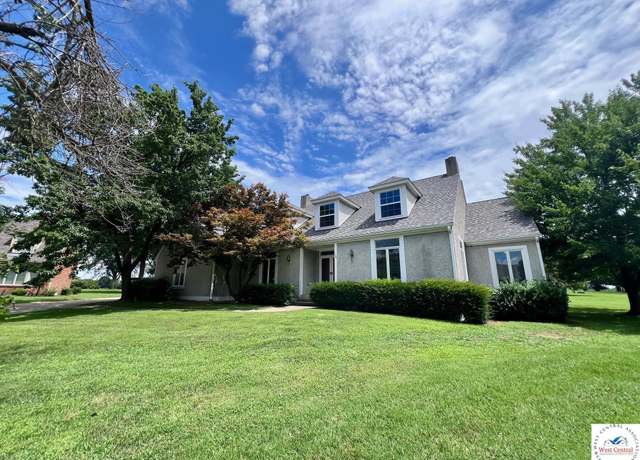 Property at 1704 S Nicklaus Dr, Clinton, MO 64735, 4 beds, 4.5 baths