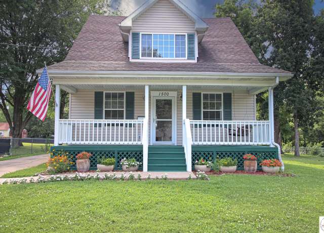 Property at 1500 S Beacon Ave, Sedalia, MO 65301, 3 beds, 2 baths